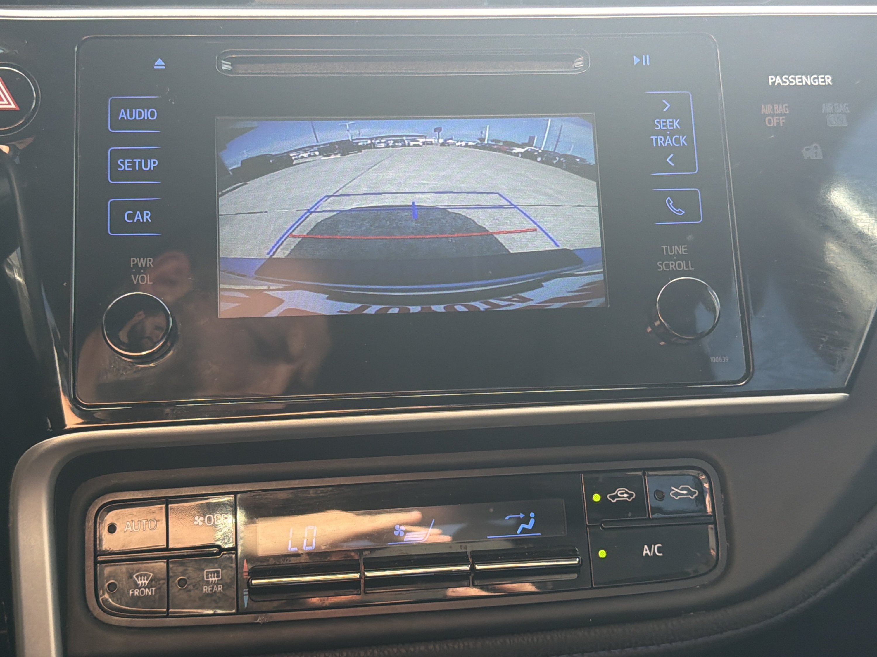 Used 2017 Silver Toyota SE image 24