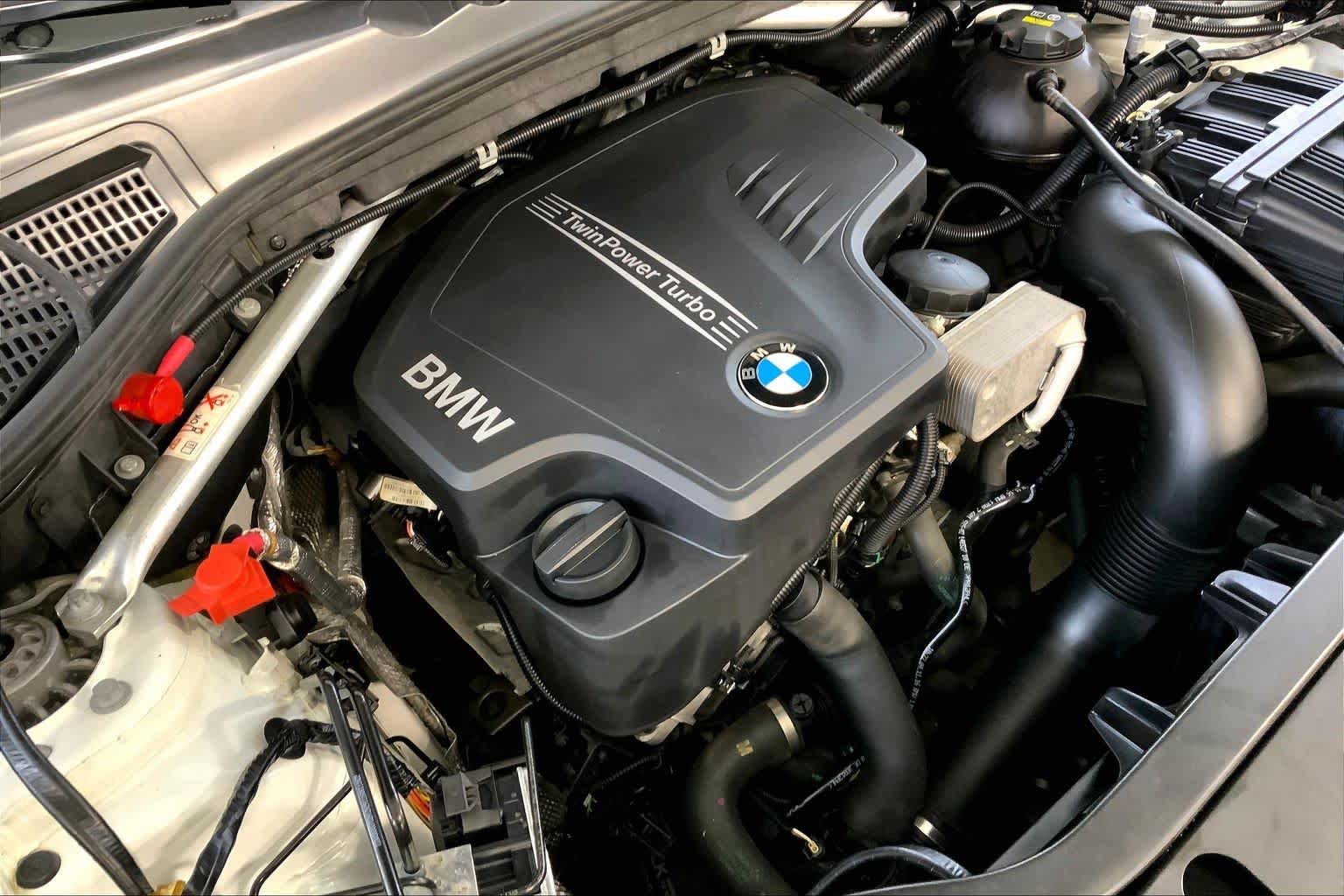 Used 2017 Alpine White BMW xDrive28i image 31