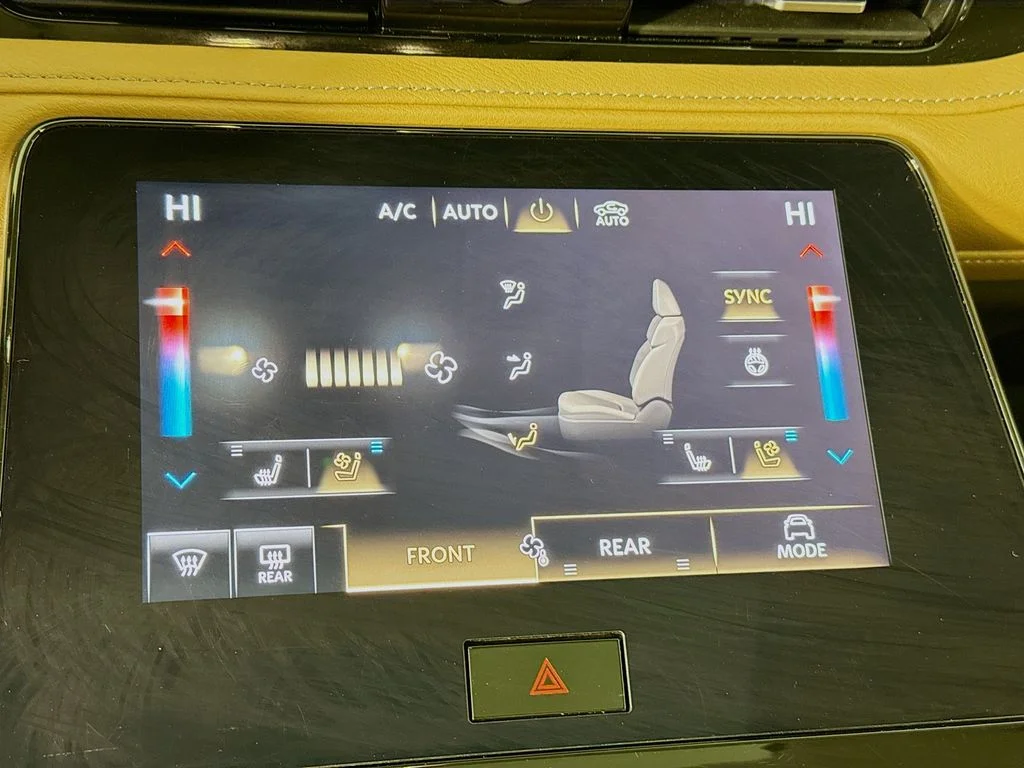 Used 2025 White INFINITI LUXE image 17