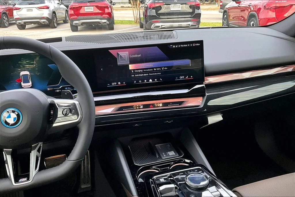2026 BMW 5 Series 550e - Photo 6