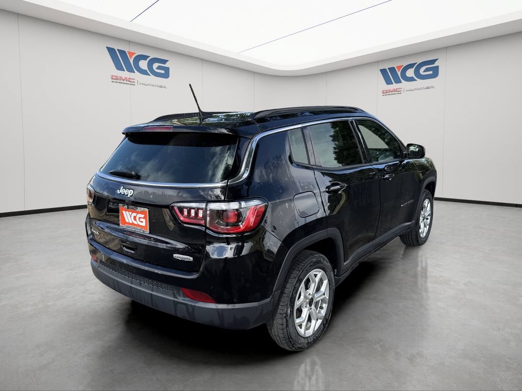 Used 2025 None Jeep Latitude image 3