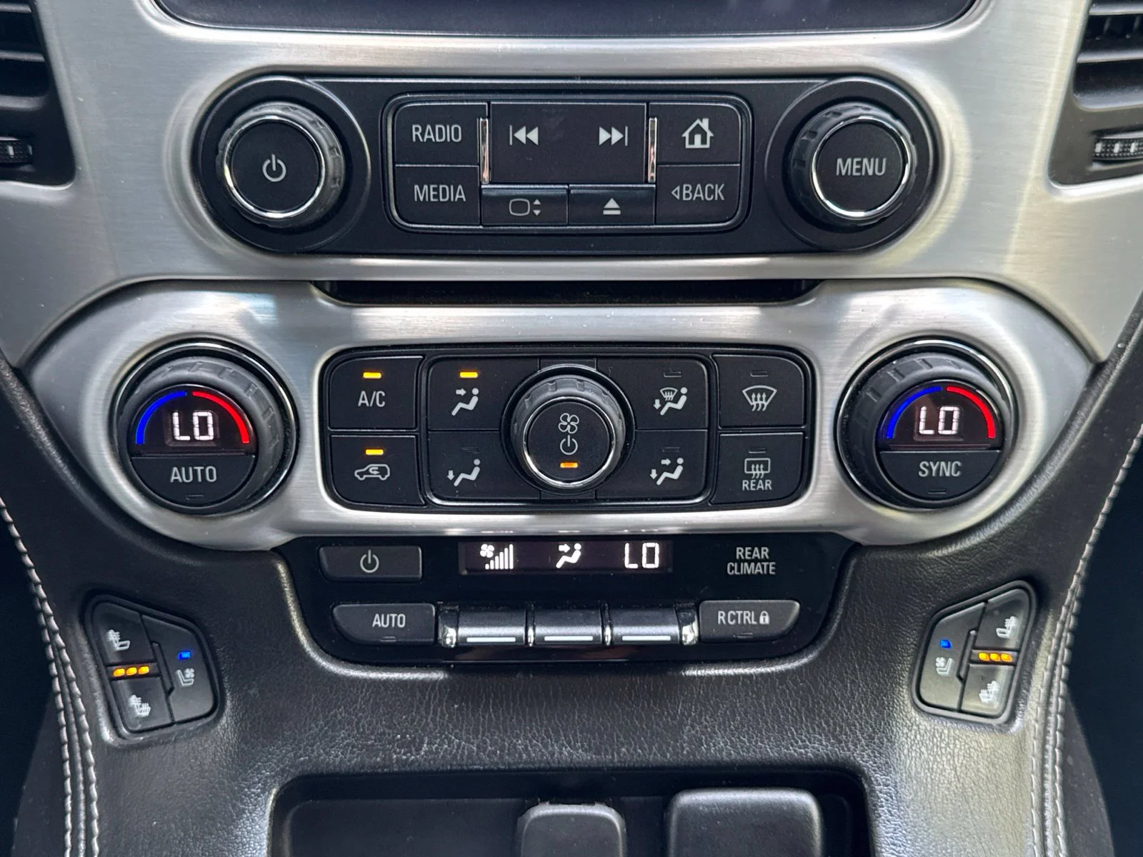 Used 2018 Quicksilver Metallic GMC SLT image 27