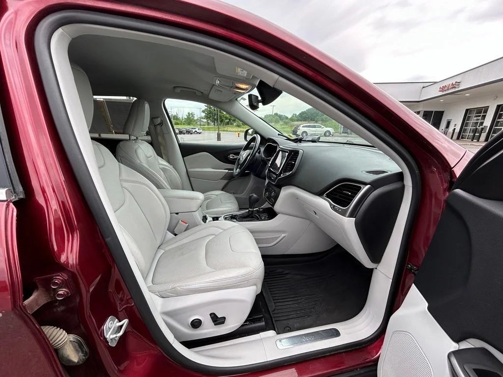 Used 2019 Red Jeep Limited image 32
