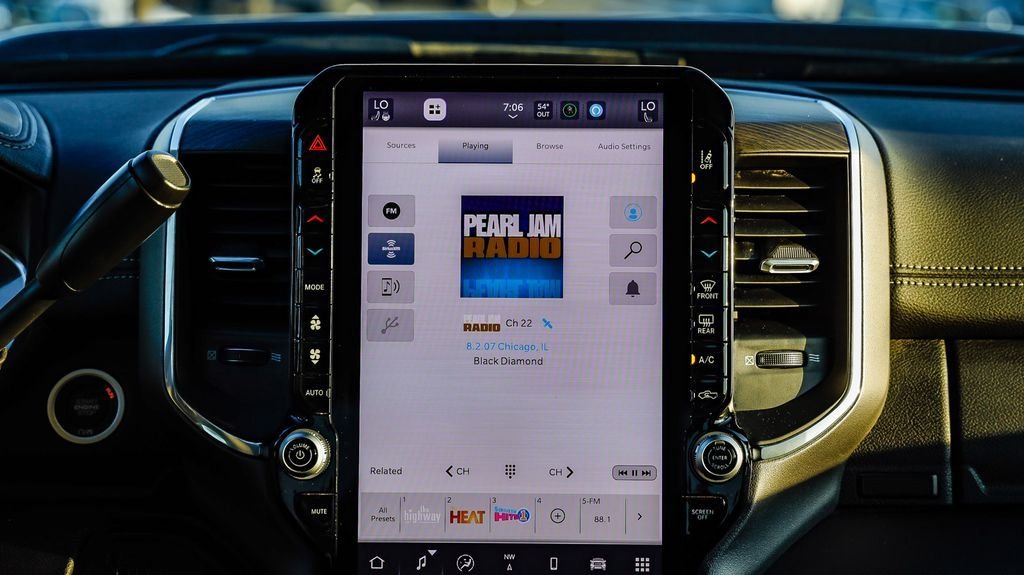 2025 RAM 3500 Laramie - Photo 17