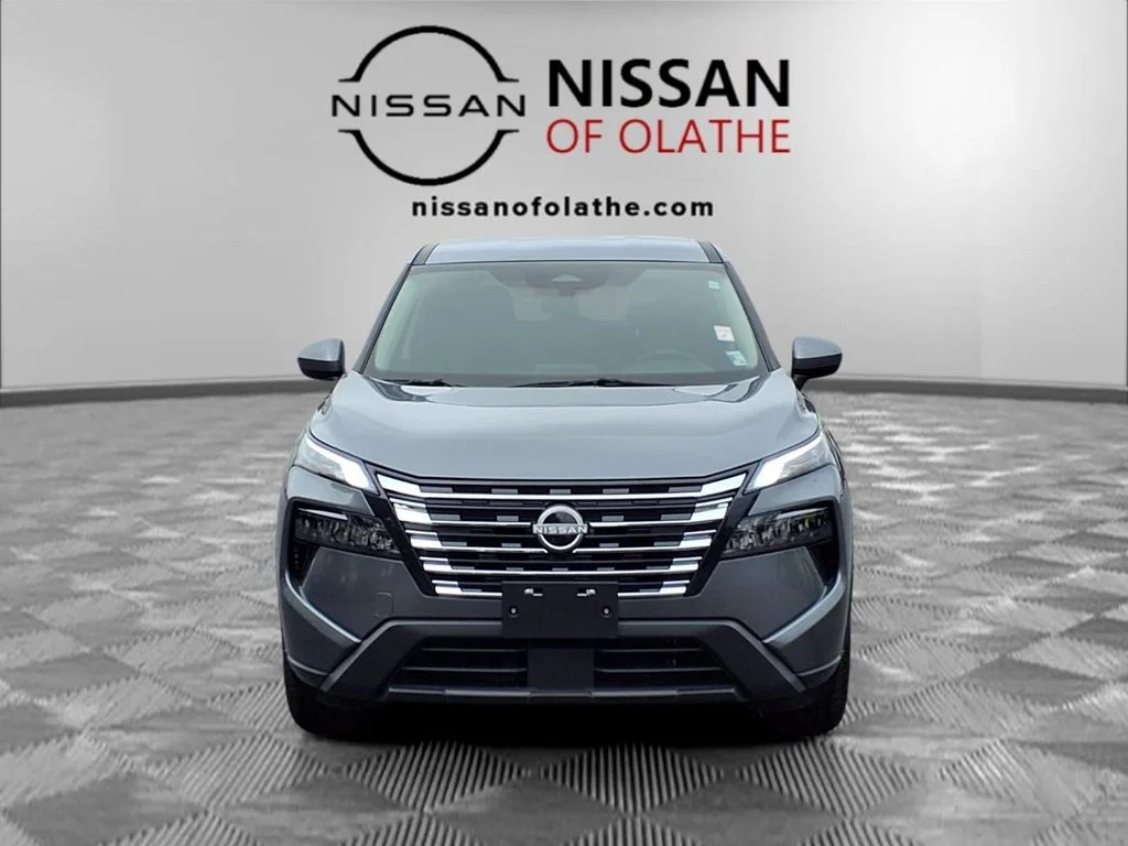Used 2025 Gray Nissan SV image 33