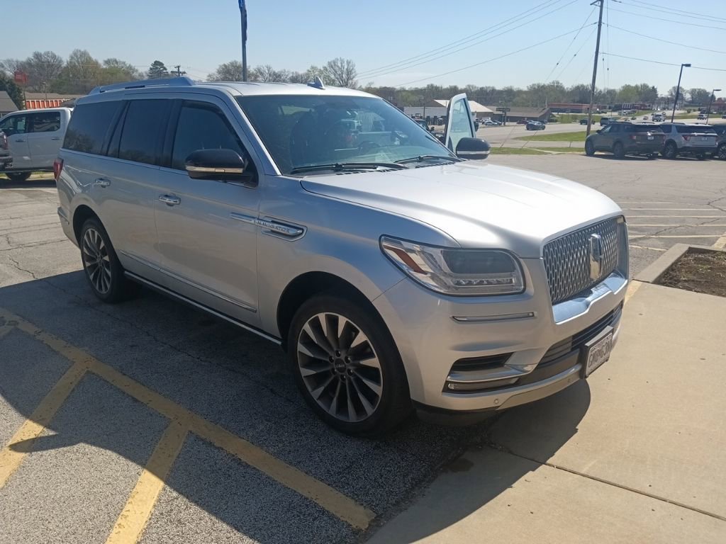 Used 2019 Lincoln Navigator Select with VIN 5LMJJ2JT7KEL07041 for sale in Kansas City