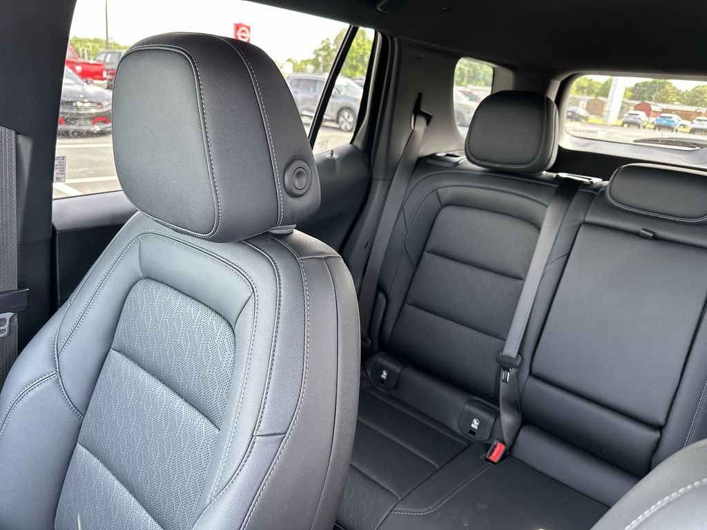Used 2025 White Chevrolet LT image 12
