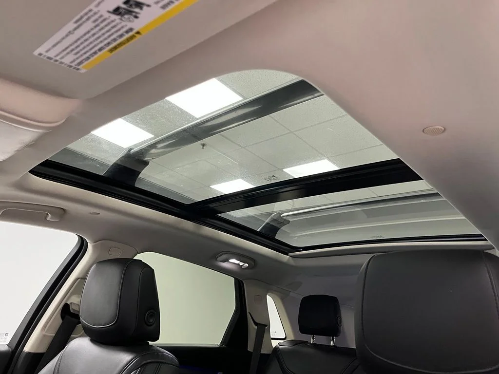 Used 2019 Silver Cadillac Premium Luxury image 38