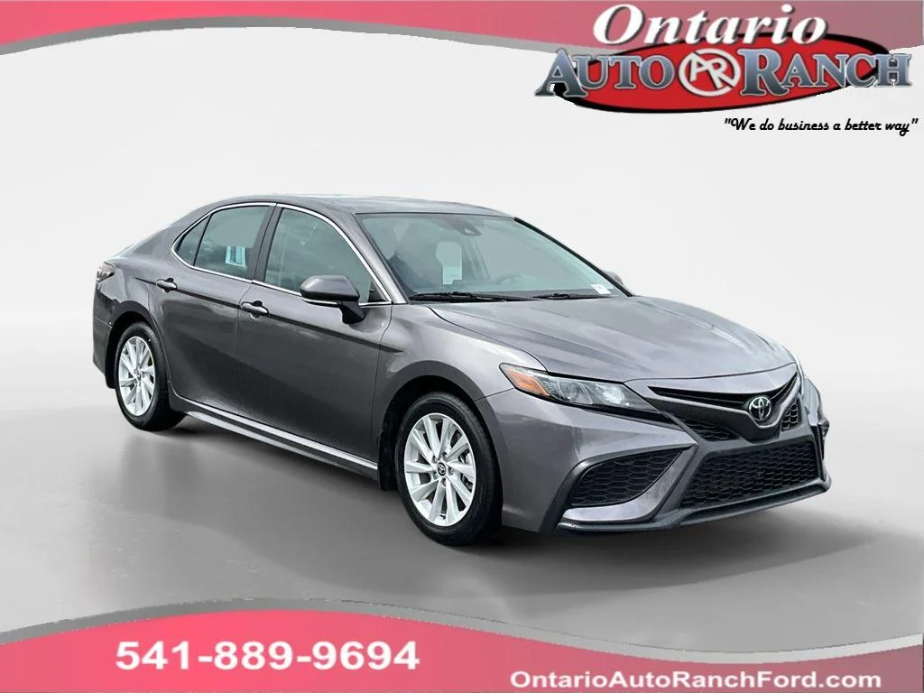 2024 Toyota Camry SE's photo