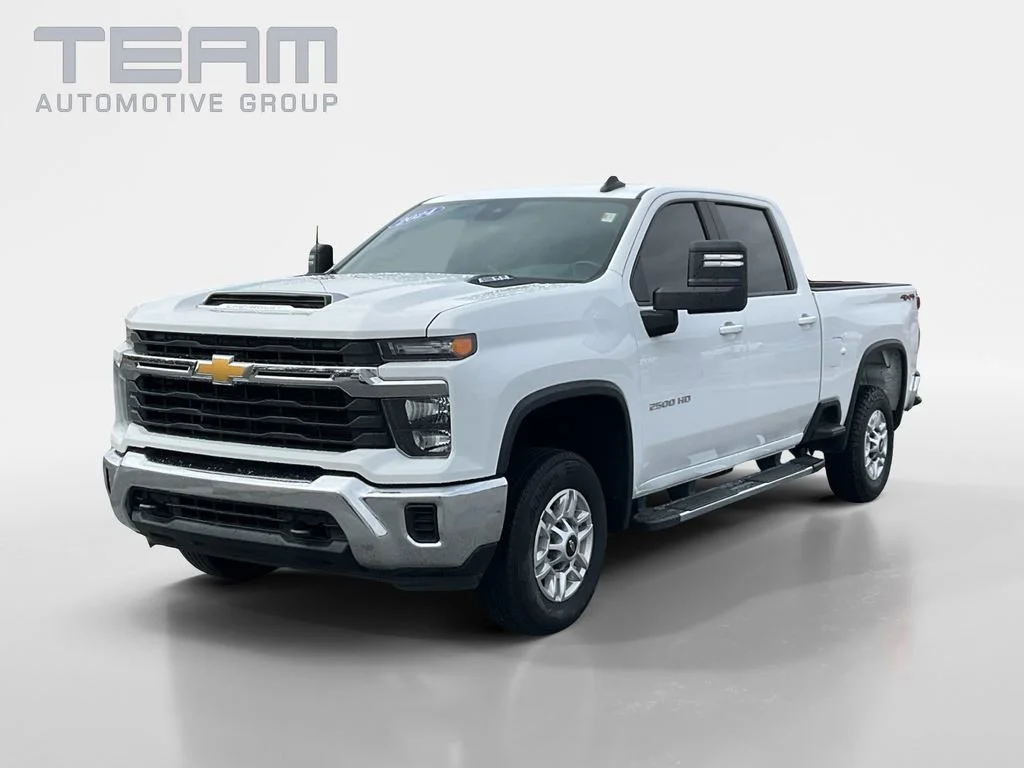 Used 2024 Summit White Chevrolet LT image 3