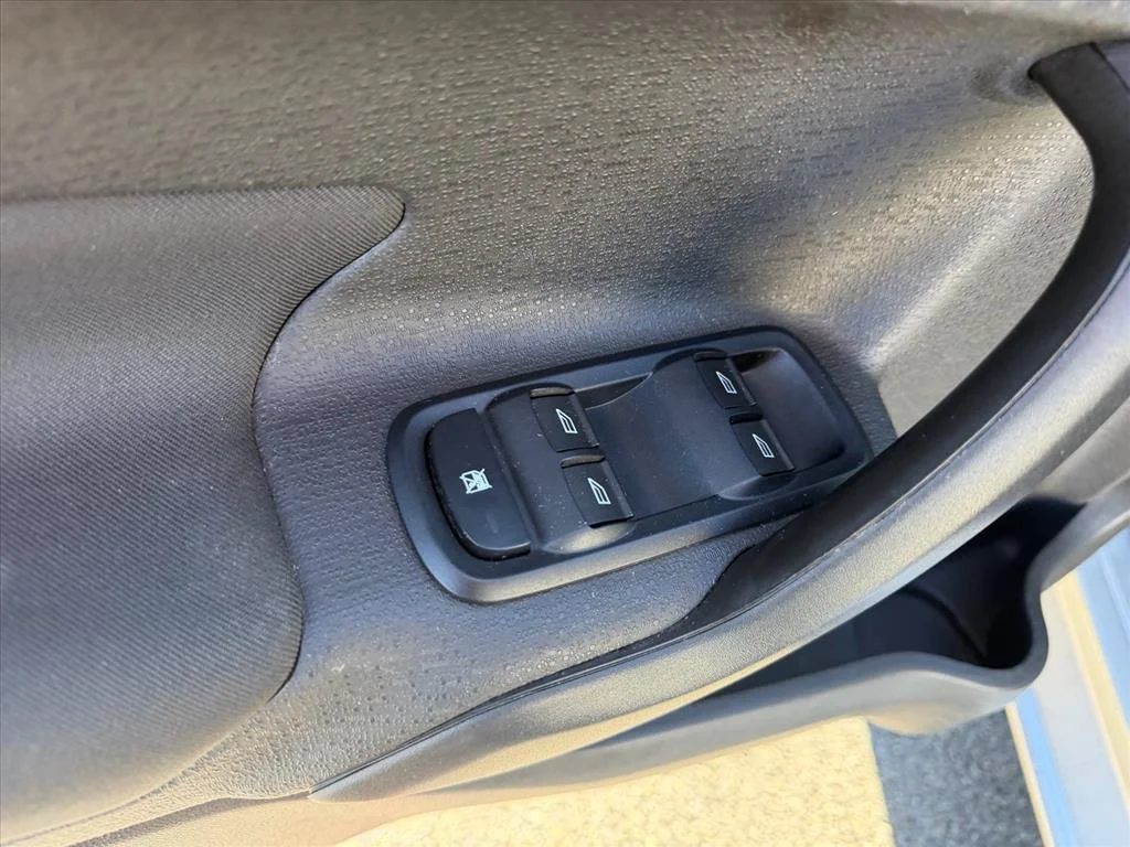 Used 2018 Silver Ford SE image 18
