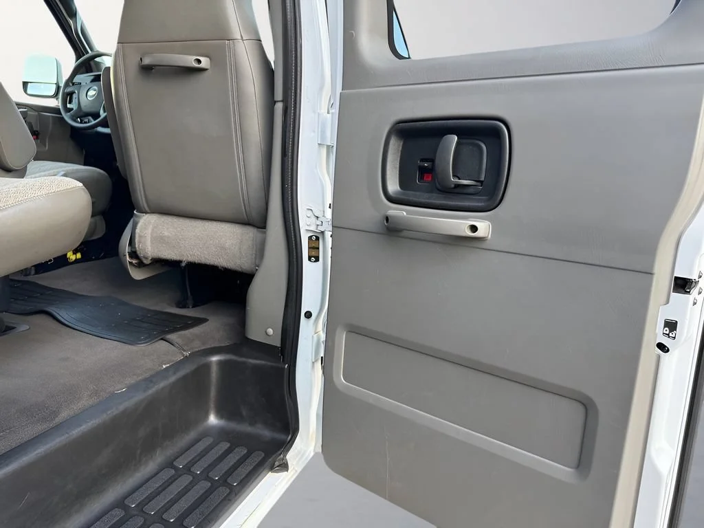 Used 2021 Summit White Chevrolet WT image 11
