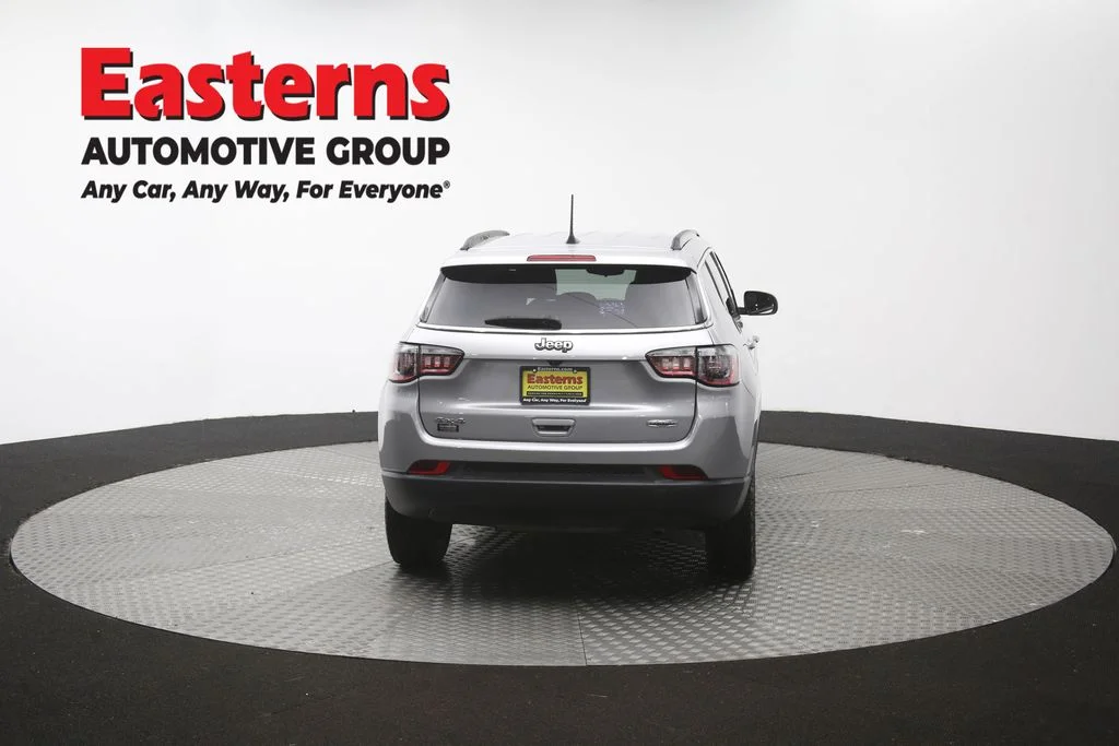 Used 2022 Silver Jeep Latitude image 36