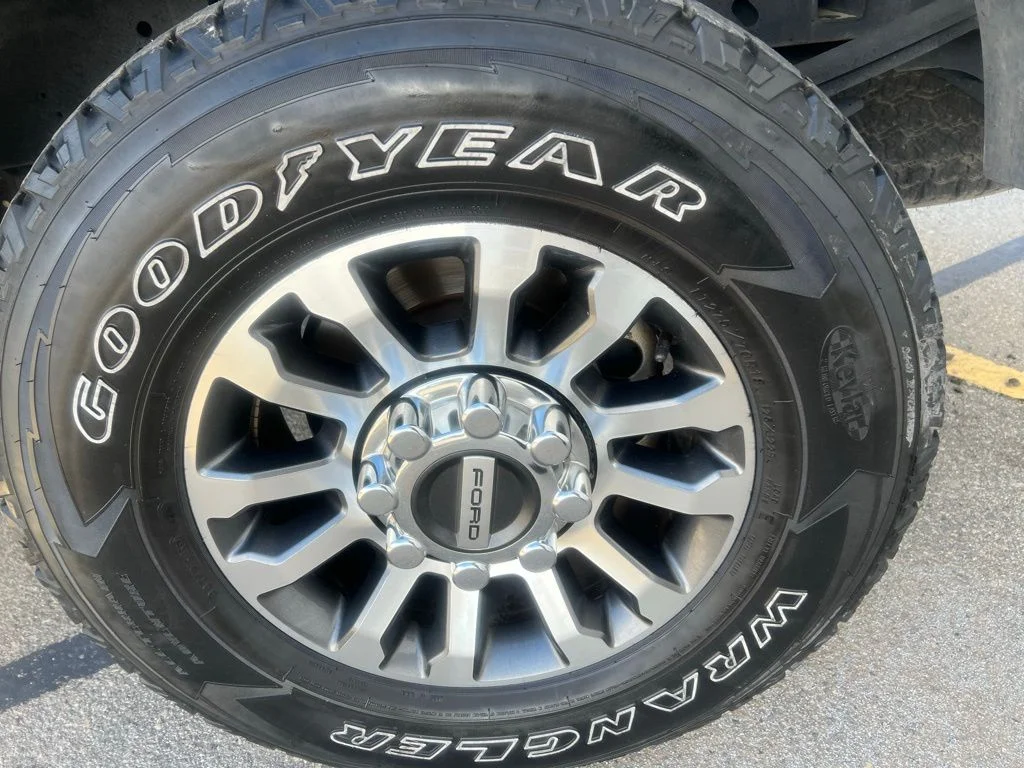 Used 2020 Oxford White Ford Lariat image 28