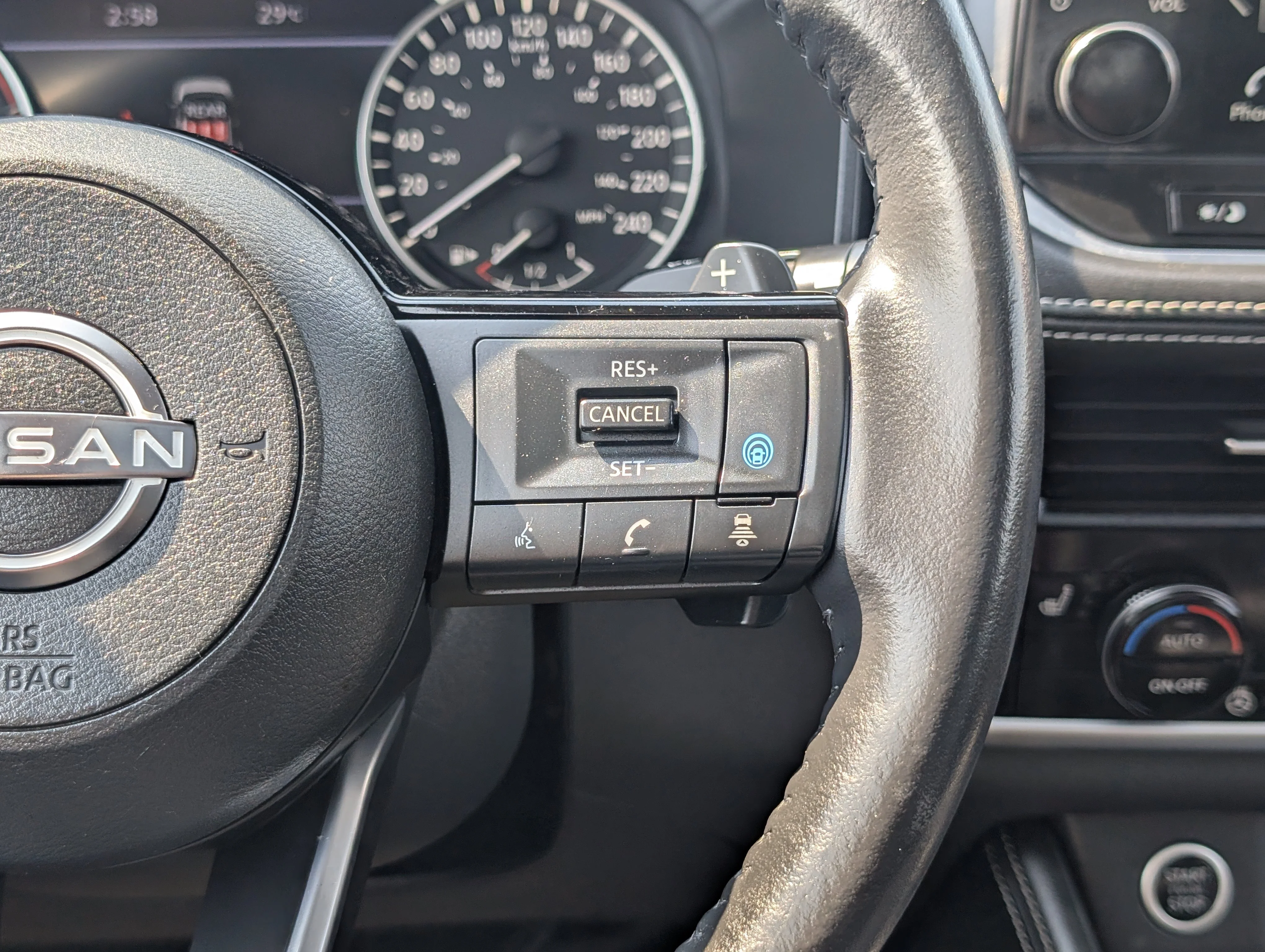 Used 2023 Glacier White Nissan SL image 27