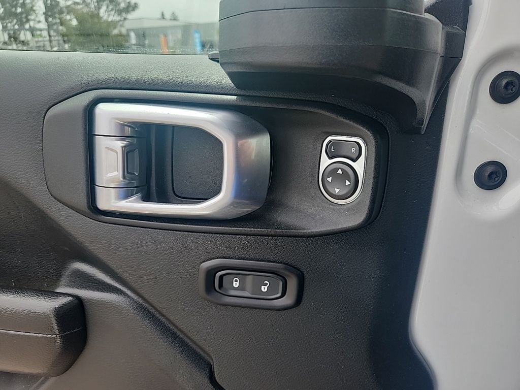 Used 2018 White Jeep Unlimited Sport S image 25