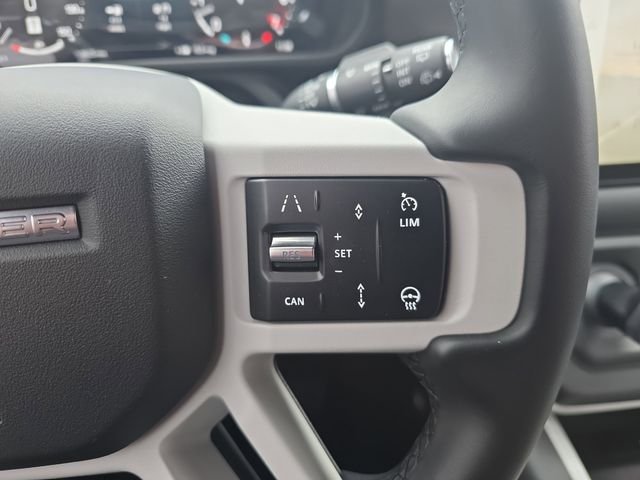 Certified Used 2025 White Land Rover X-Dynamic SE image 21