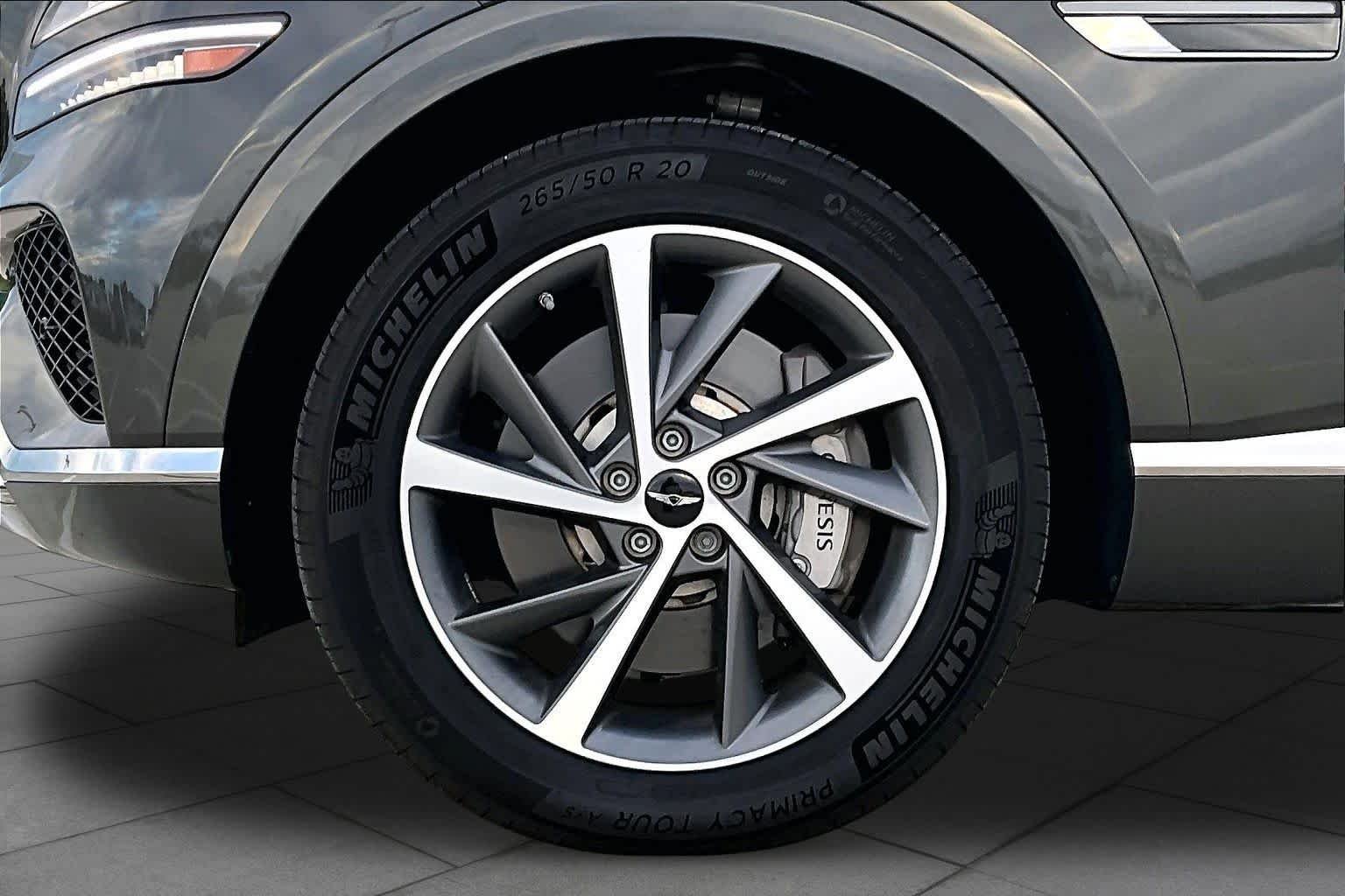 Certified Used 2025 Makalu Gray Genesis 2.5T Select image 11