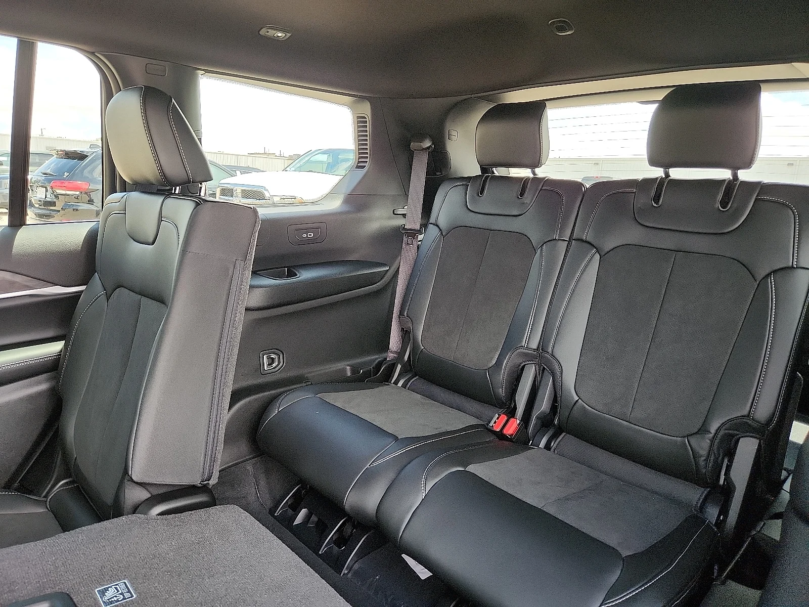 New 2026 Baltic Gray Metallic Clear-Coat  Paint Jeep L LAREDO ALTITUDE 4X4 image 9