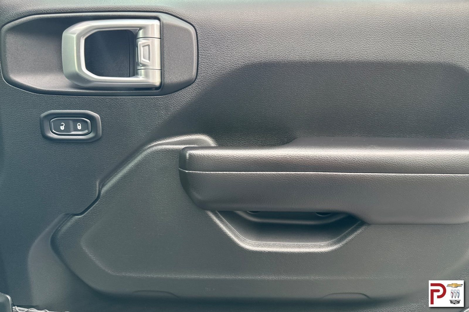 Used 2019 Silver Jeep Unlimited Sport S image 21