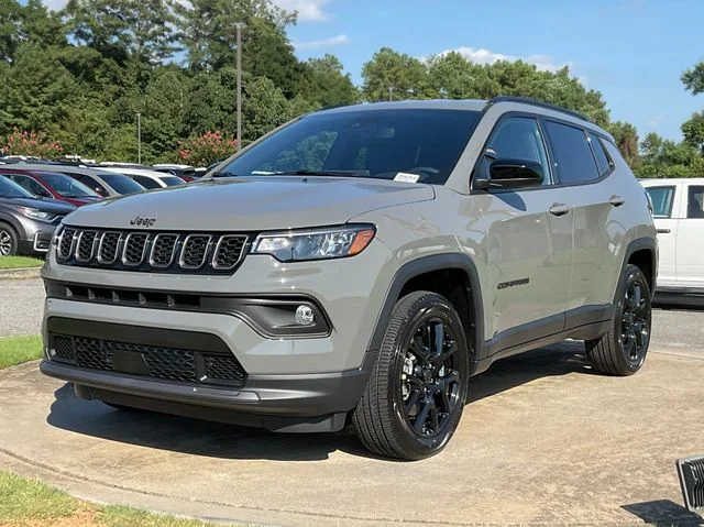 New 2026 Sting-Gray Clearcoat Jeep Latitude image 3