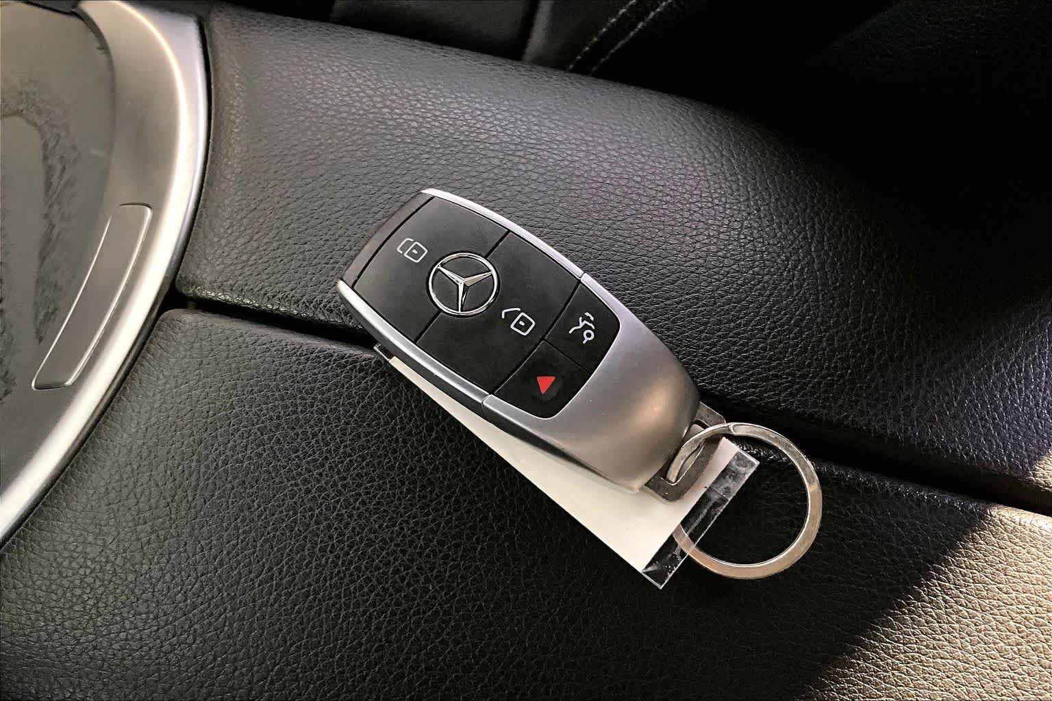 Used 2020 Black Mercedes-Benz GLC 300 image 15