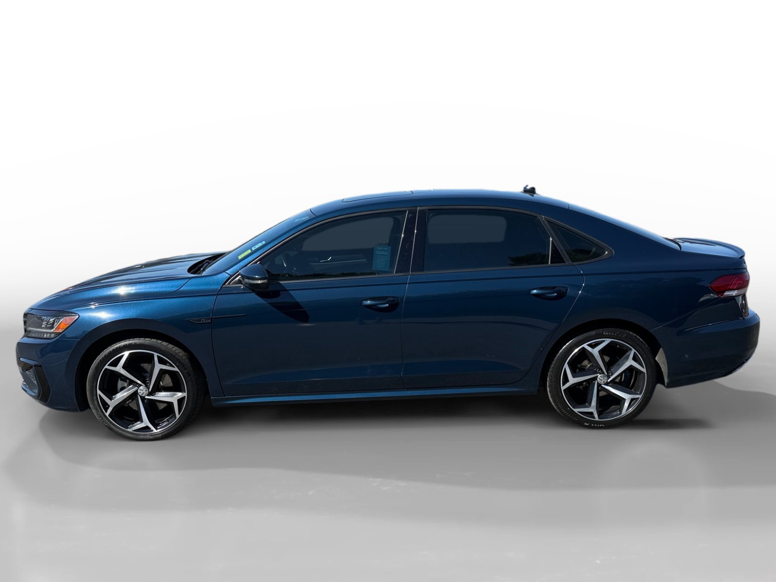 Used 2022 Blue Metallic Volkswagen 2.0T R-Line image 2