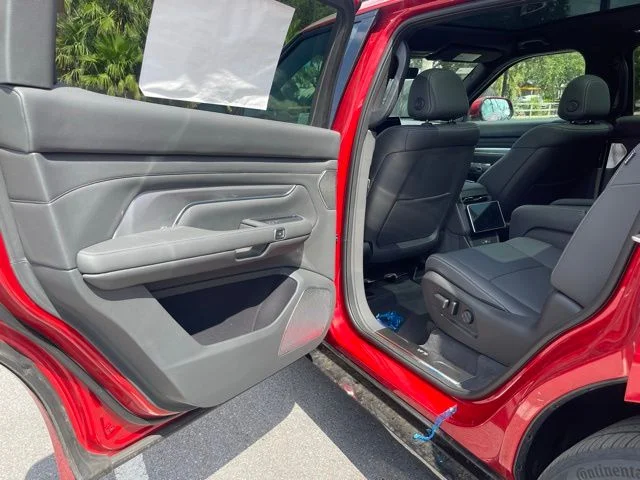 2024 VinFast VF 9 PLUS - Photo 17