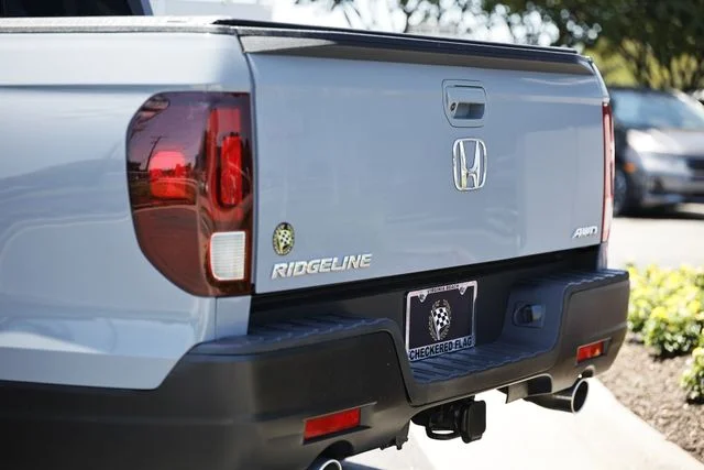 Used 2023 Sonic Gray Pearl Honda RTL image 6