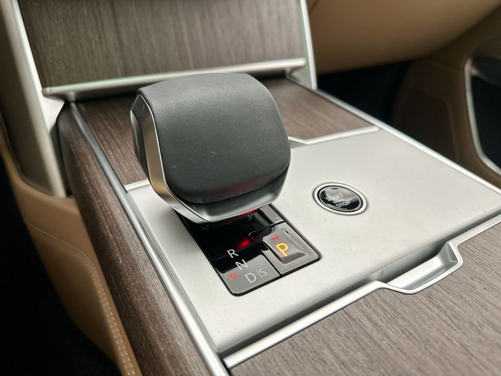 New 2026 Belgravia Green Land Rover SE image 20