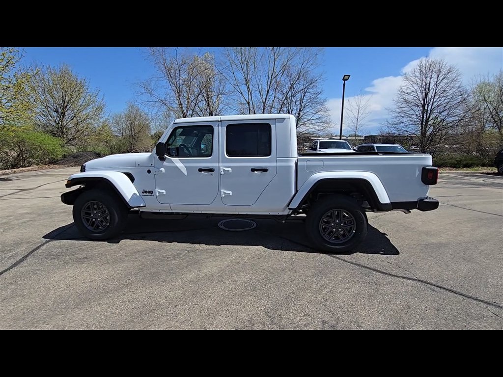 New 2026 Bright White Clear-Coat Exterior Paint Jeep Sport S image 7