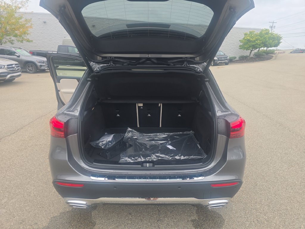 New 2026 Mountain Grey Metallic Mercedes-Benz GLA 250 image 22