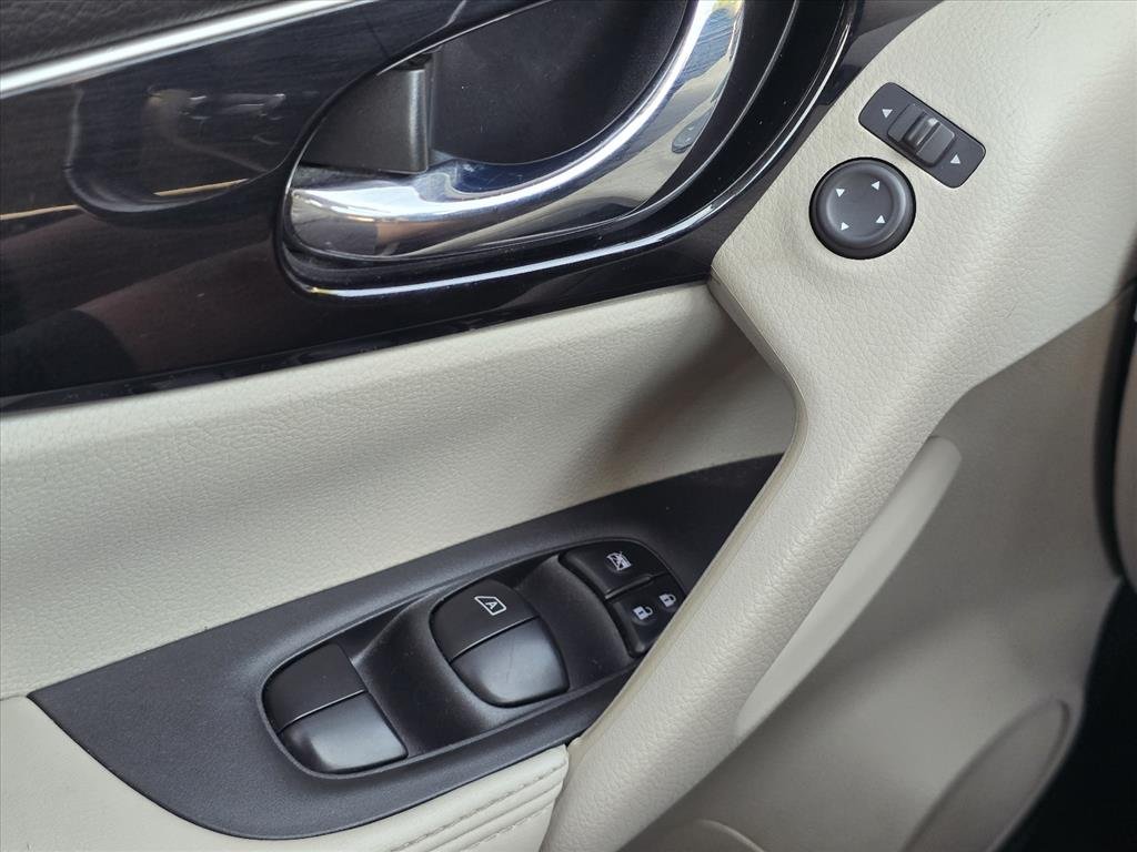 Used 2019 White Nissan SL image 23