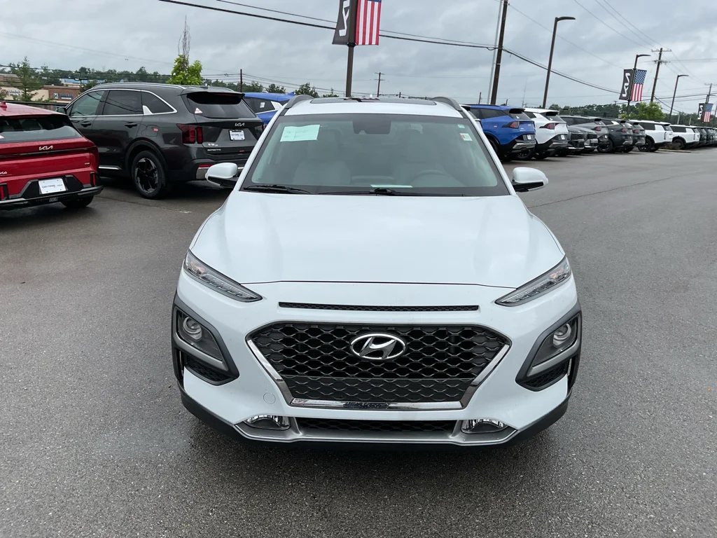 Used 2019 Chalk White Hyundai Limited image 3