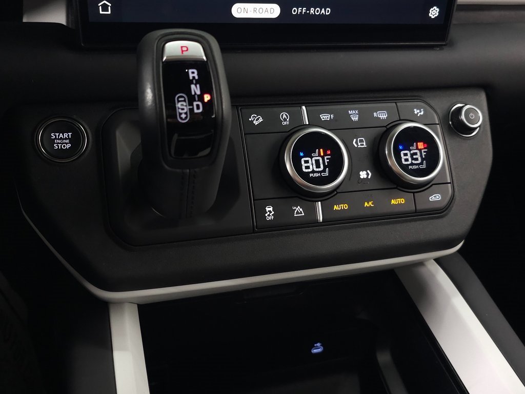 2025 LAND ROVER DEFENDER - Image 32