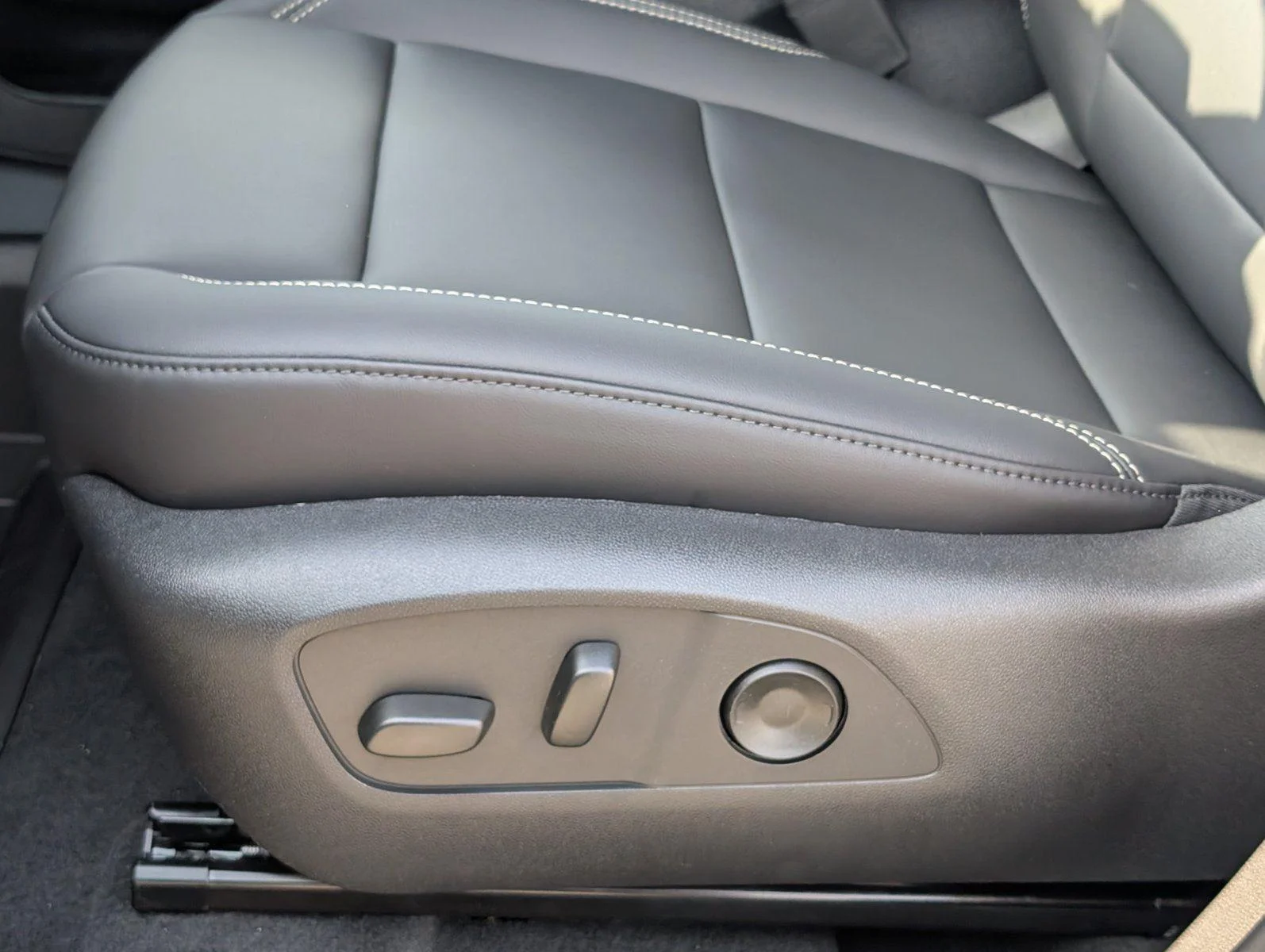 New 2026 Sterling Metallic GMC Elevation image 11