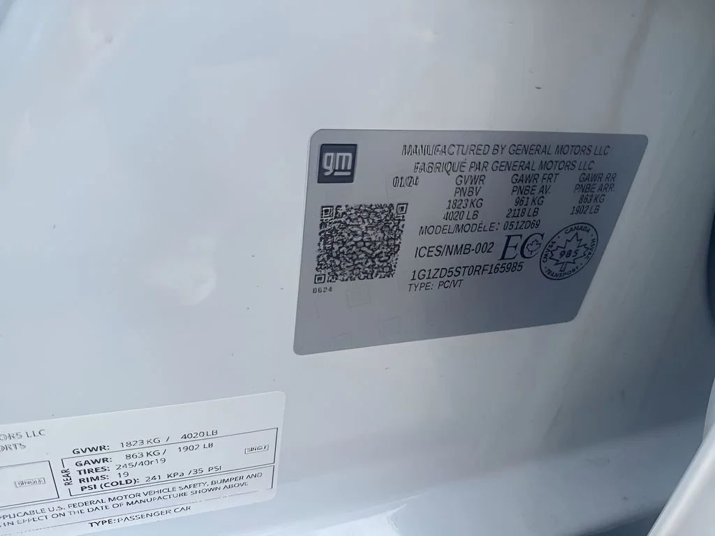 Used 2024 Summit White Chevrolet 1LT image 31