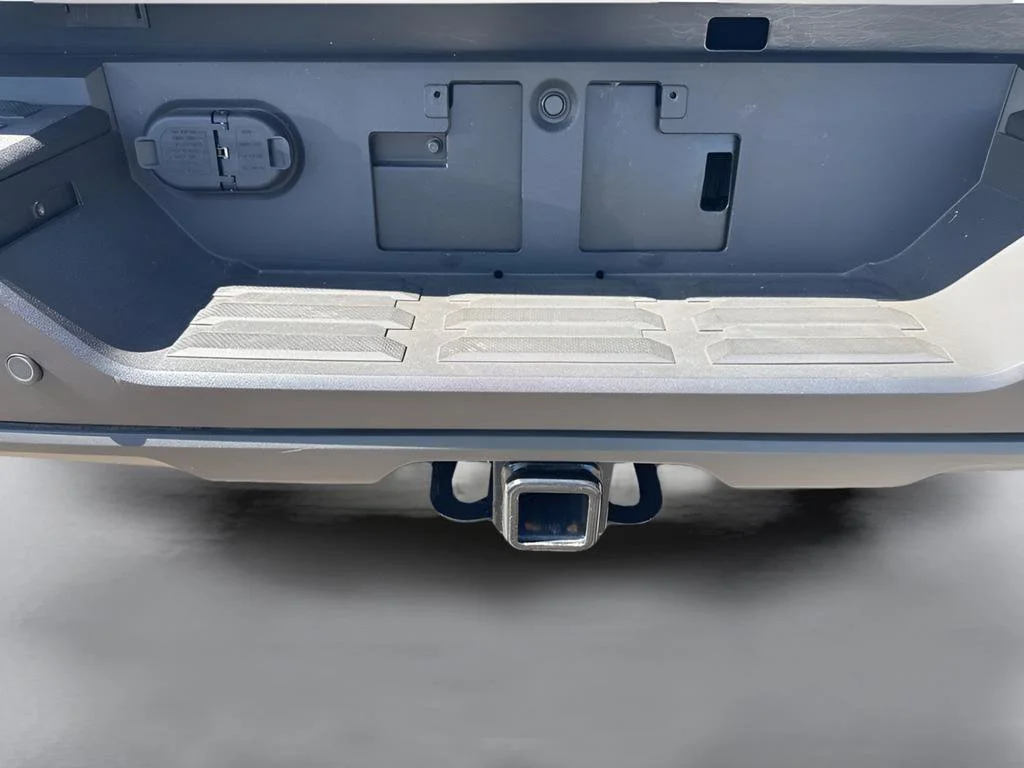 Used 2025 Wind Chill Pearl Toyota Platinum image 32