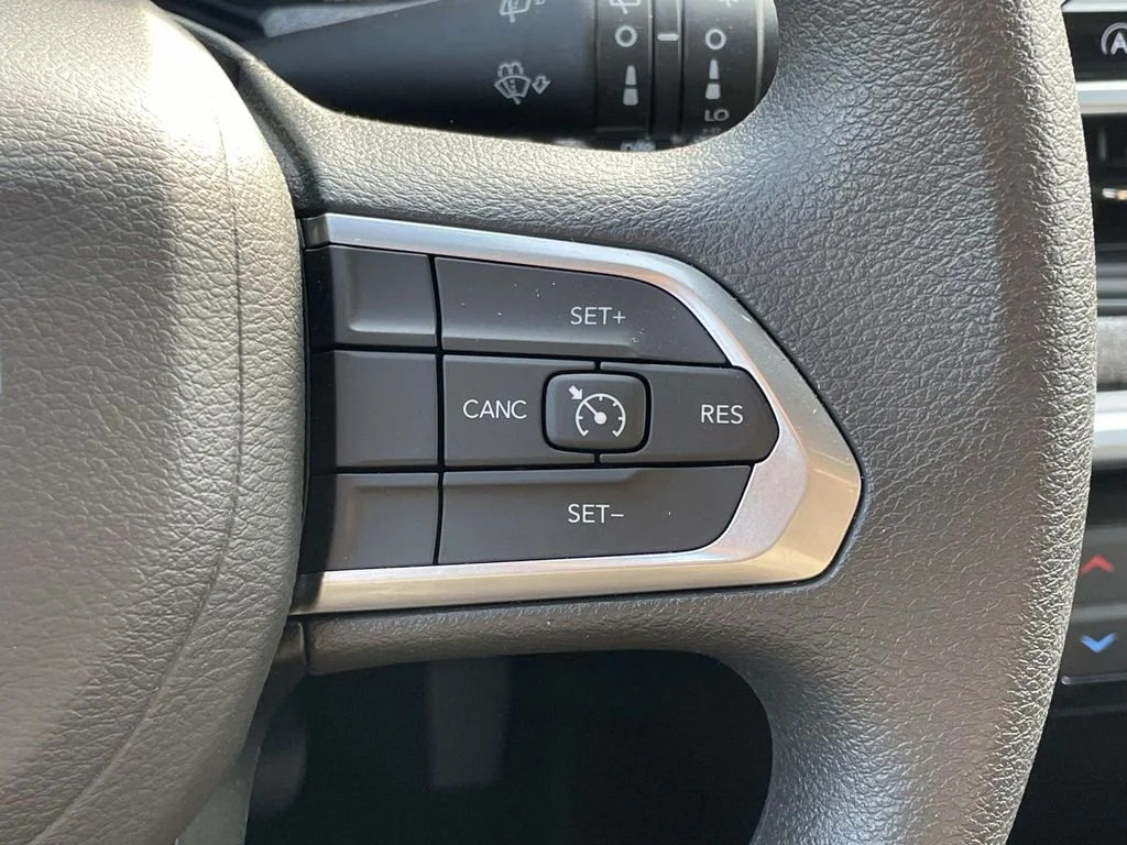 Used 2025 Red Hot Pearlcoat Jeep Sport image 10