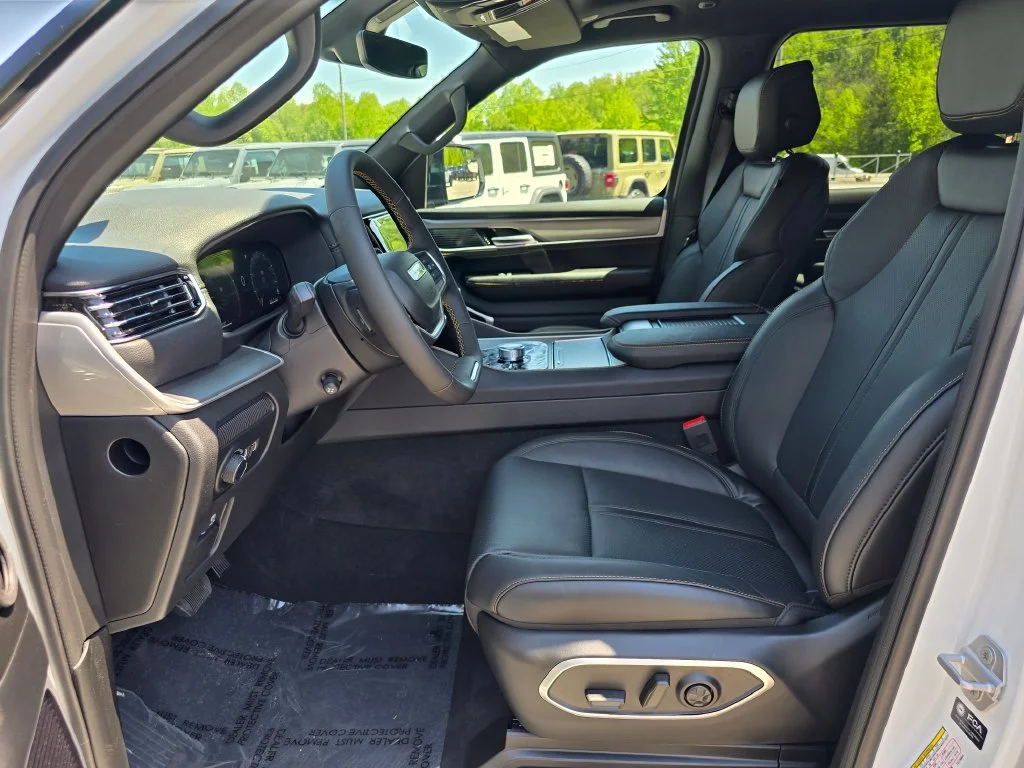 New 2026 White Jeep  image 4