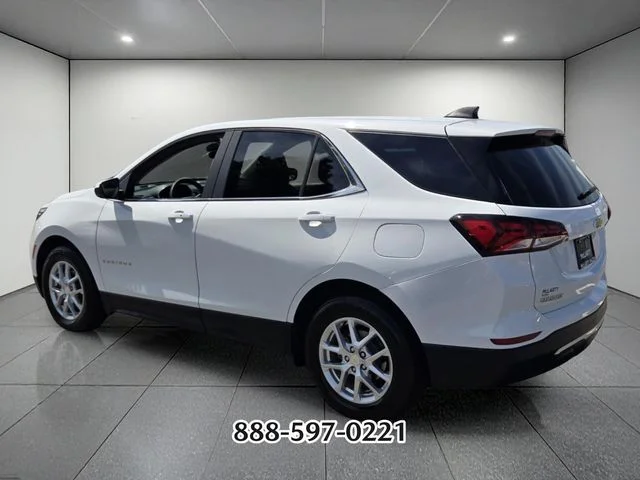 Used 2023 Summit White CHEVROLET LT image 3