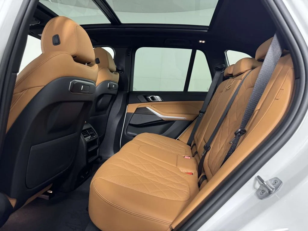 Used 2026 White BMW xDrive40i image 32