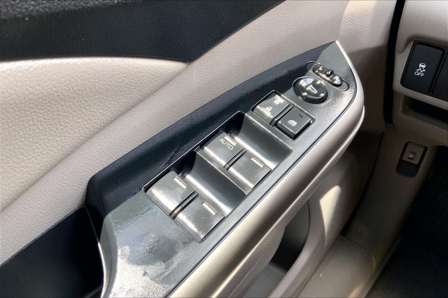 Used 2014 Alabaster Silver Metallic Honda EX-L image 33