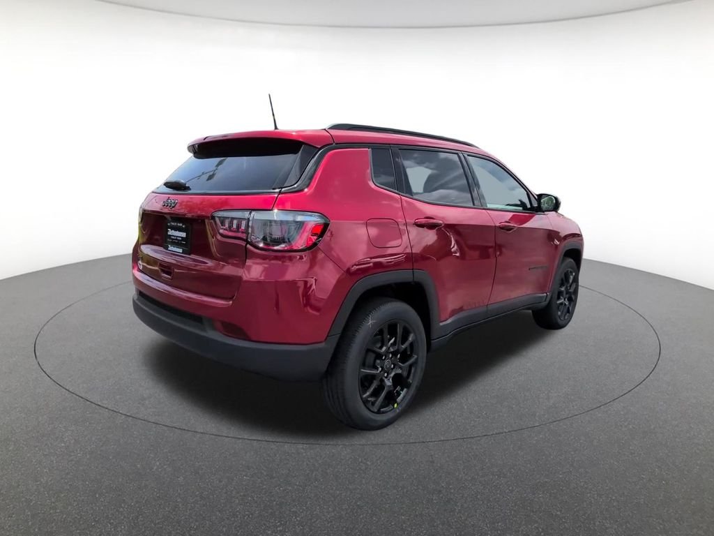 New 2026 Red Hot Pearl-Coat Exterior Paint Jeep Latitude image 5