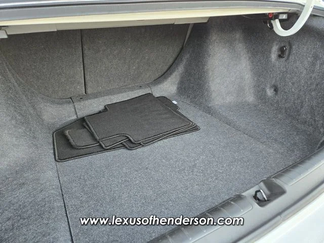 Used 2018 White Honda EX image 14