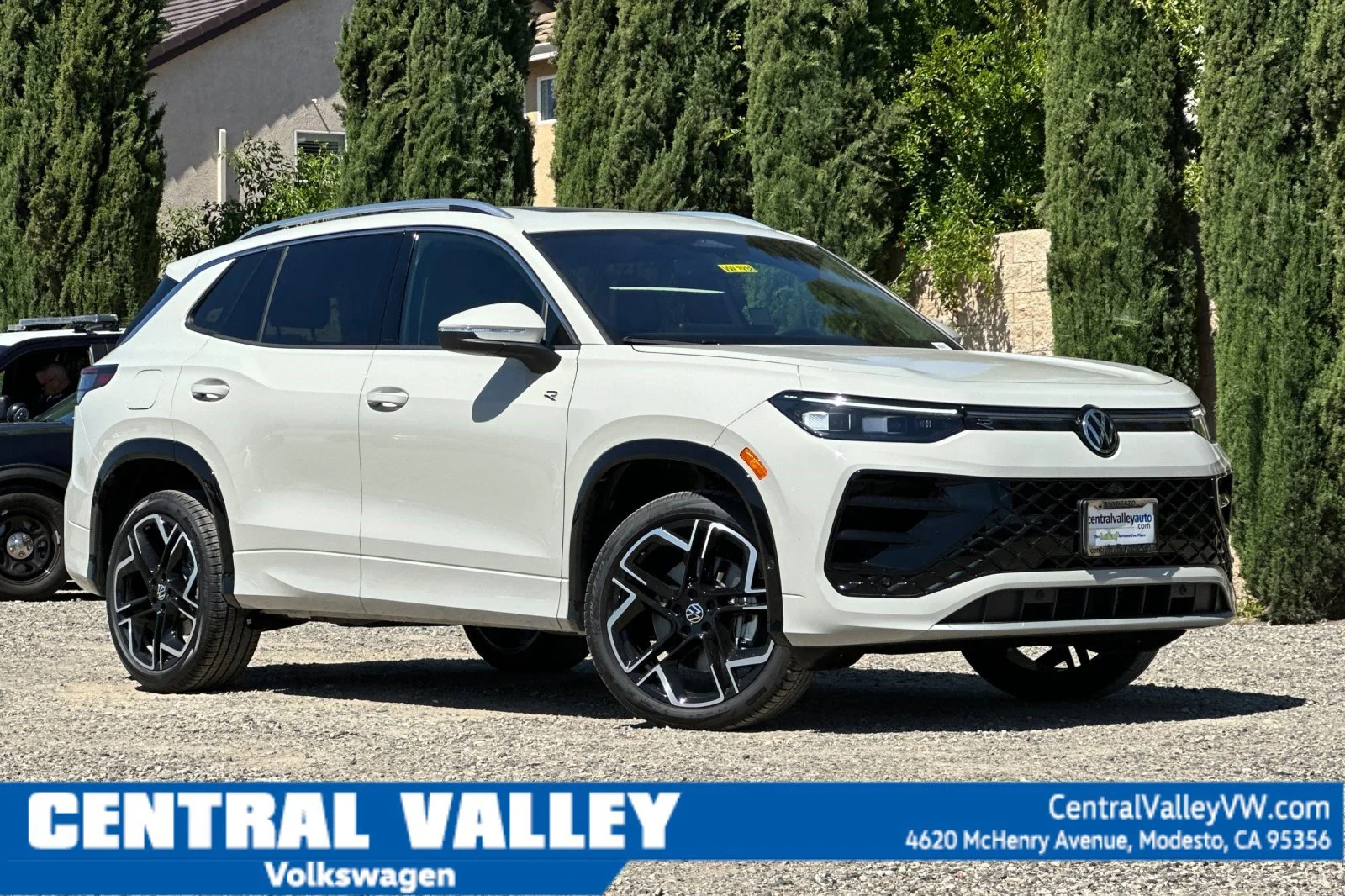 2026 Volkswagen Tiguan 2.0T SEL R-Line Turbo 4Motion's photo