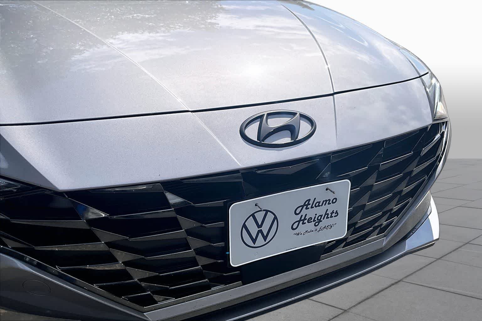 Used 2023 Fluid Metal Hyundai Limited image 32