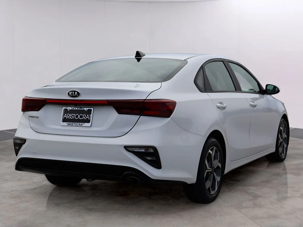 Used 2021 White Kia LXS image 7