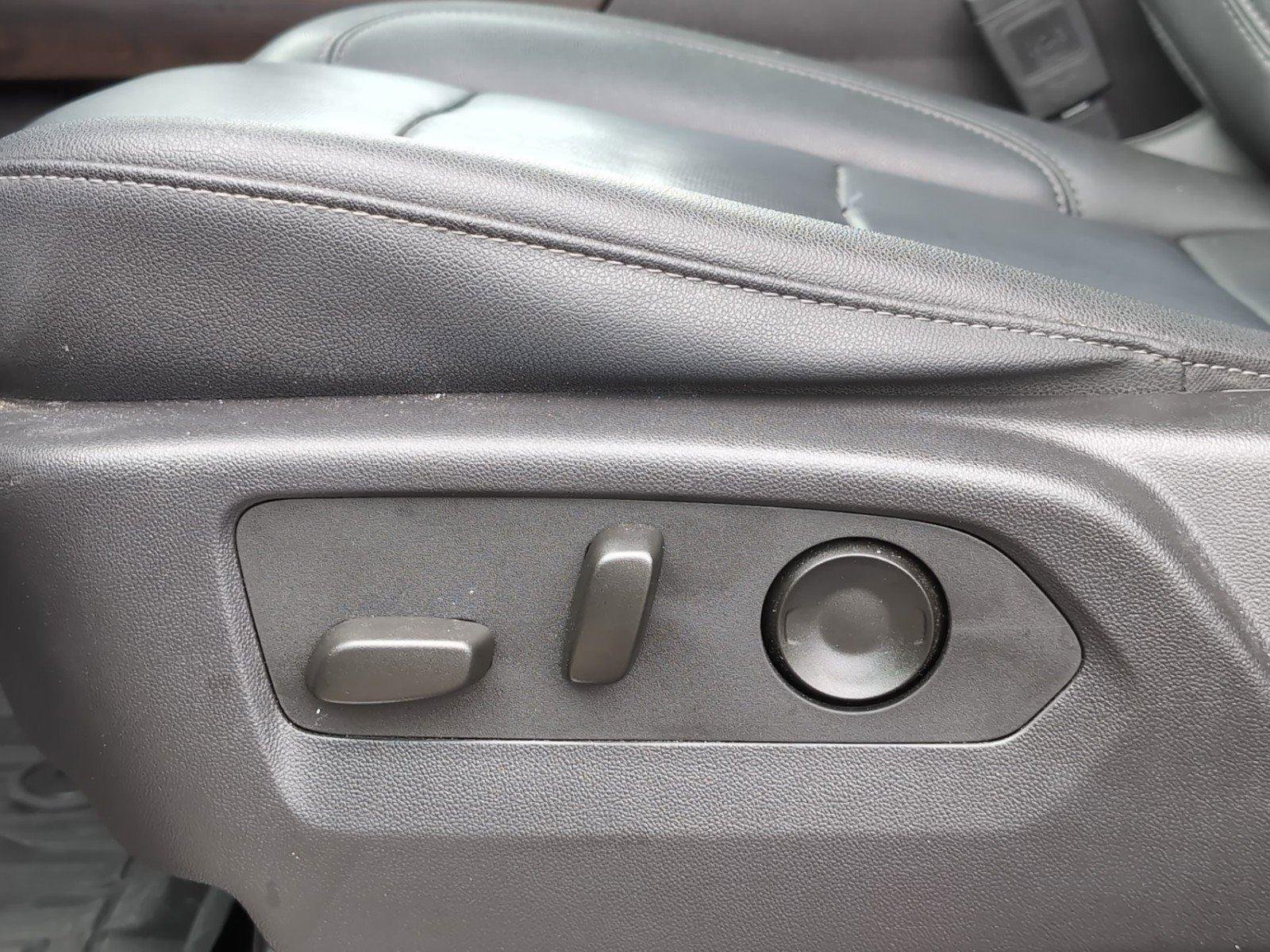 Used 2024 Sterling Metallic GMC SLT image 13