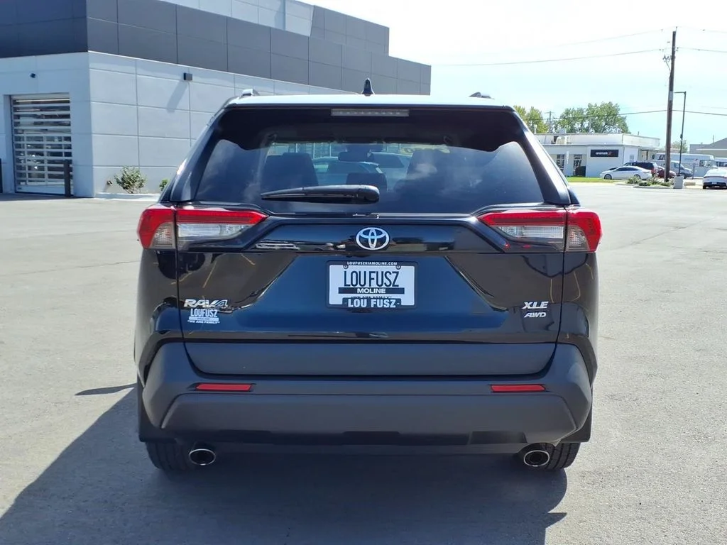 Used 2020 Black Toyota XLE image 5